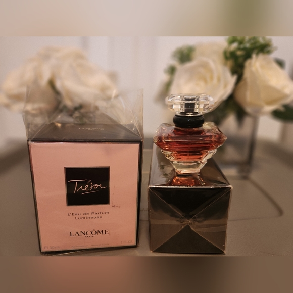 July 2013 Tresor Lumineuse by Lancome EDP / L'Eau De Parfum; 30ml / 1.0 fl.oz - Picture 16 of 16